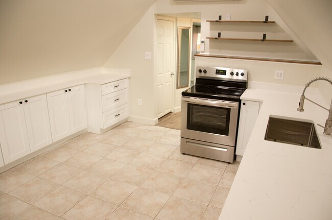 1095 W 2000 N, Unit 2nd Story Apartment