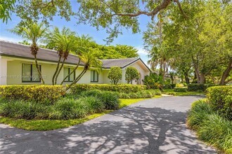 7915 SW 166th St in Palmetto Bay, FL - Building Photo - Building Photo
