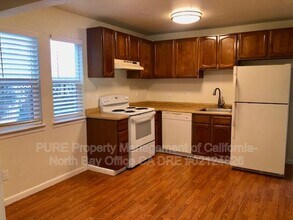 941 E Cotati Ave in Cotati, CA - Building Photo - Building Photo