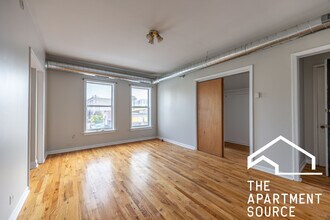 2712 N Milwaukee Ave in Chicago, IL - Foto de edificio - Building Photo