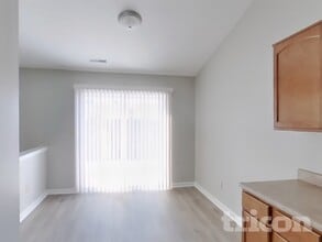 11611 Tucker Ct, Unit 406 in Indianapolis, IN - Building Photo - Building Photo