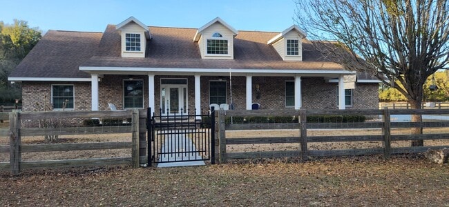 15806 SW 103rd Ave in Archer, FL - Building Photo - Building Photo