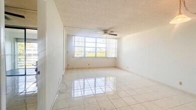 2761 Taft St in Hollywood, FL - Building Photo - Building Photo