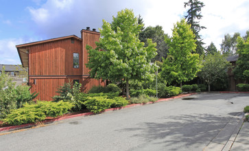 Rainier Drive Apartments in Everett, WA - Building Photo - Building Photo