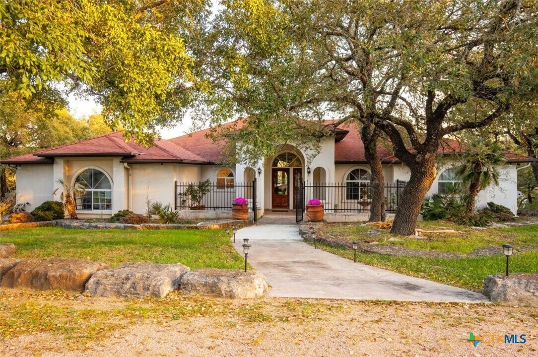 481 Lorne Rd in Canyon Lake, TX - Building Photo