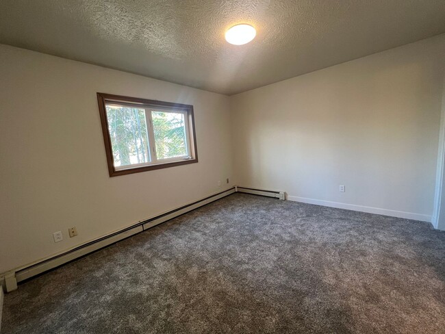 2113 Gillam Way in Fairbanks, AK - Building Photo - Building Photo