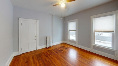 21 Garfield Ave, Unit Apt 324 in New London, CT - Building Photo - Building Photo