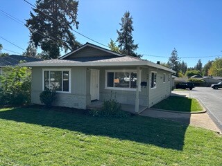 807 W Main St in Grass Valley, CA - Building Photo