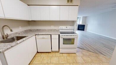 5 Jacksway Crescent in London, ON - Building Photo - Building Photo