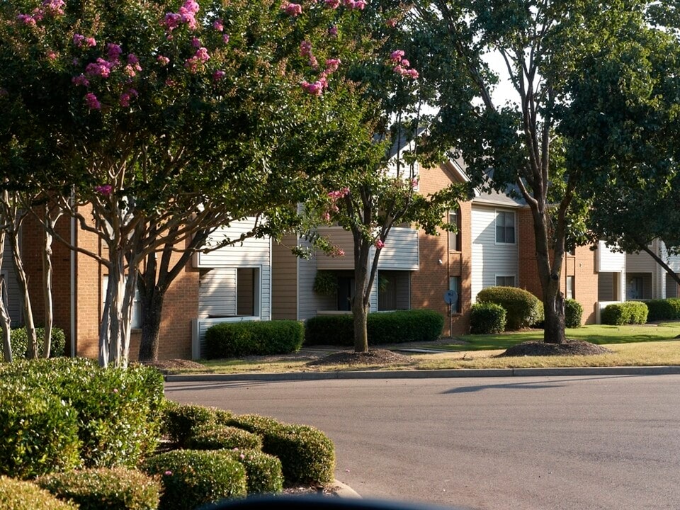 Southcrest Lake in Southaven, MS - Foto de edificio