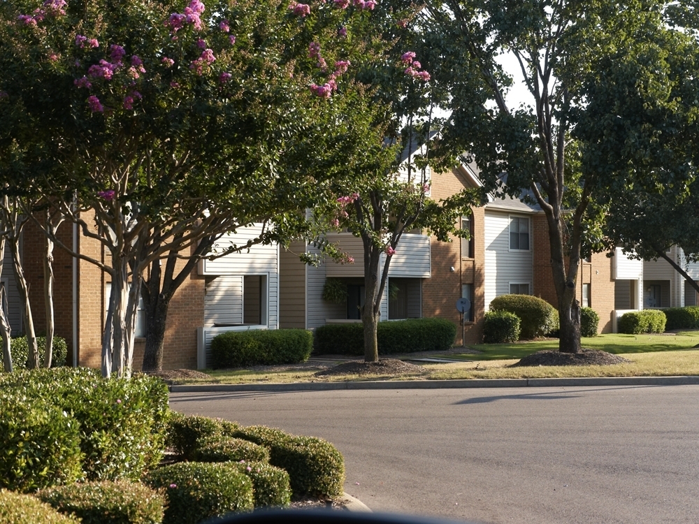 Southcrest Lake Apartments in Southaven, MS