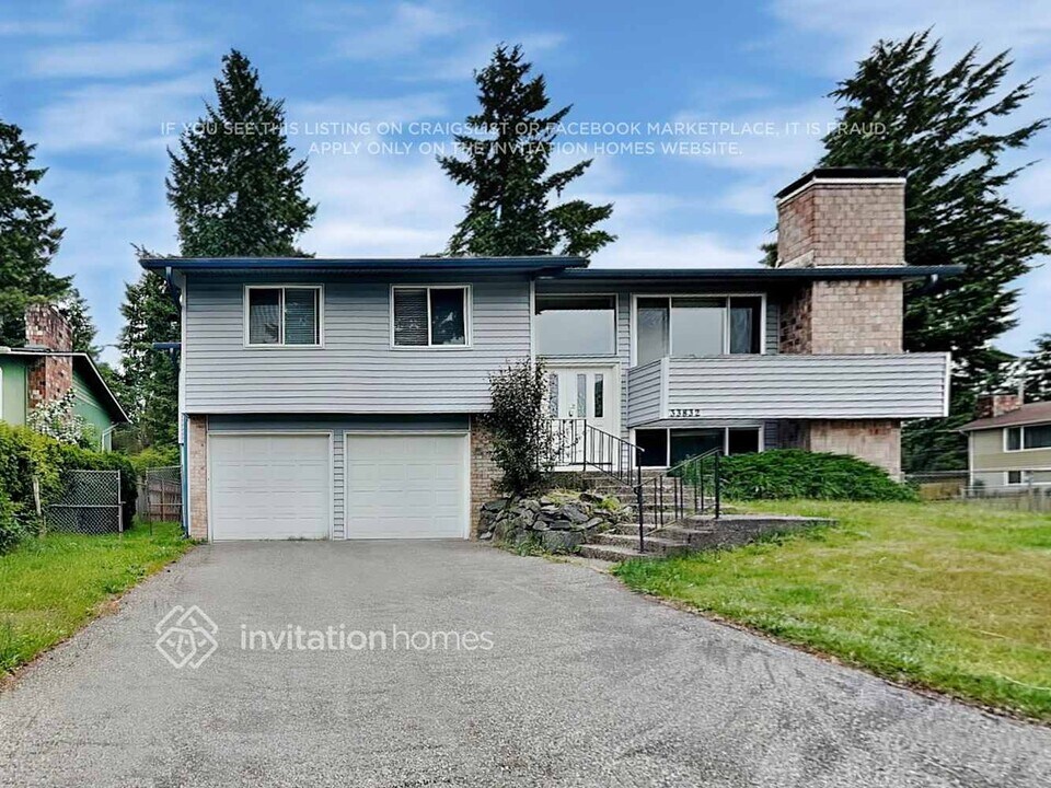 33832 35th Pl SW in Federal Way, WA - Foto de edificio