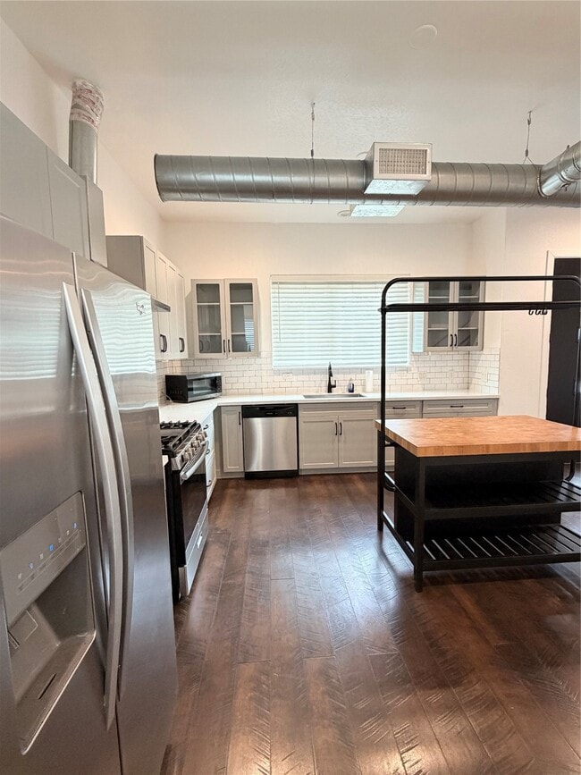 property at 202 N York St