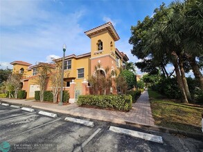 10598 SW 6th St in Pembroke Pines, FL - Foto de edificio - Building Photo