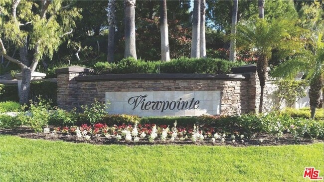 1055 S Dewcrest Dr in Anaheim, CA - Building Photo - Building Photo