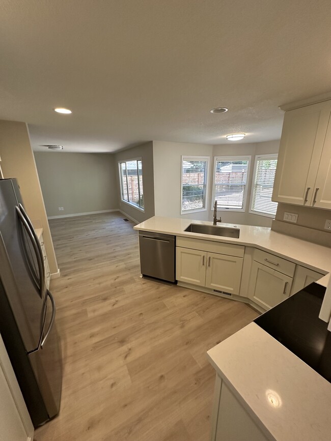 17635 Hill Way in Lake Oswego, OR - Building Photo - Building Photo