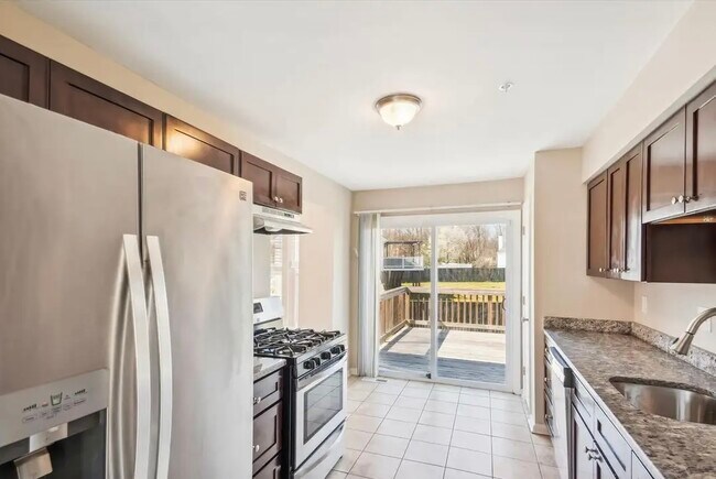 12828 Dunkirk Dr in Upper Marlboro, MD - Foto de edificio - Building Photo