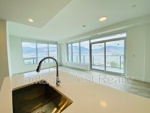238 Leon Ave in Kelowna, BC - Building Photo - Building Photo