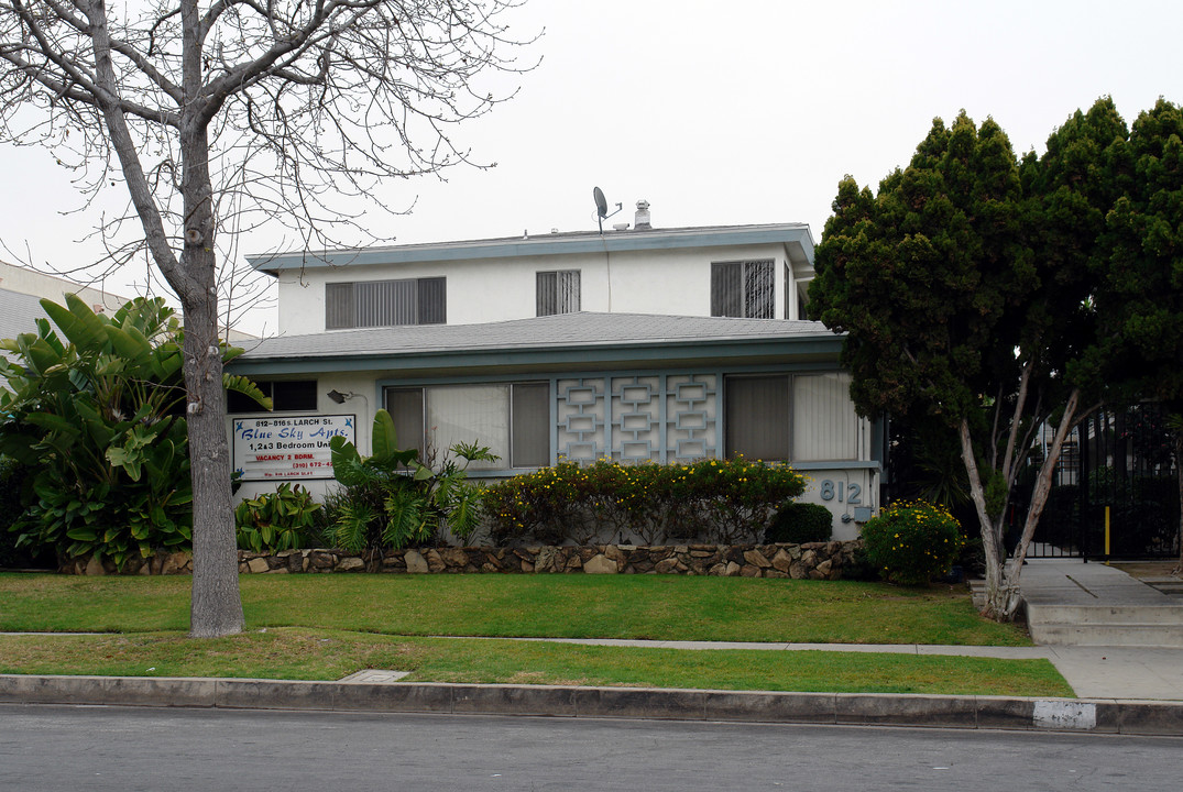 812 Larch St in Inglewood, CA - Building Photo