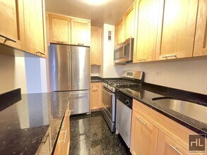 1 Bedroom Apartment In Yorkville UES! $4,3 in New York, NY - Foto de edificio - Building Photo