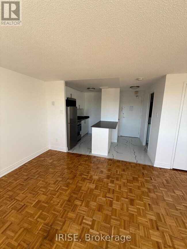 7555 Goreway Dr in Mississauga, ON - Building Photo - Building Photo