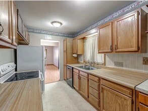 1009 Apache Dr in Salina, KS - Building Photo - Building Photo
