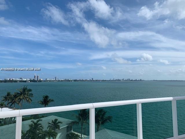 2000 Bay Dr in Miami Beach, FL - Building Photo - Building Photo