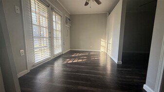 1660 Richmond Ave. in Houston, TX - Building Photo