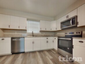 243 E Bay Ave in Longwood, FL - Building Photo - Building Photo