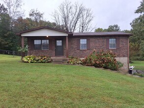 323 Valley View Dr in Radcliff, KY - Foto de edificio - Building Photo