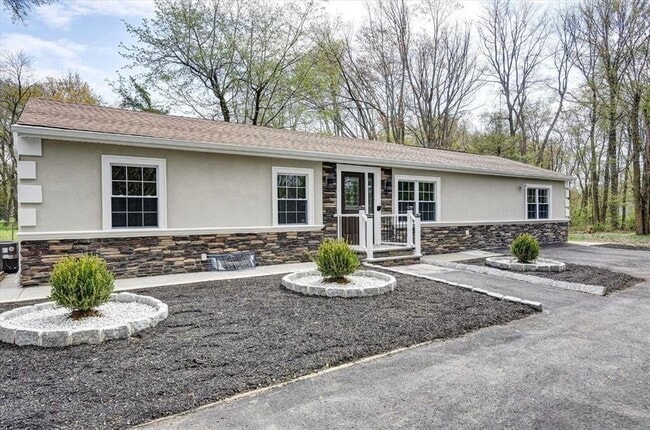 466 Old Georges Rd in North Brunswick, NJ - Foto de edificio - Building Photo