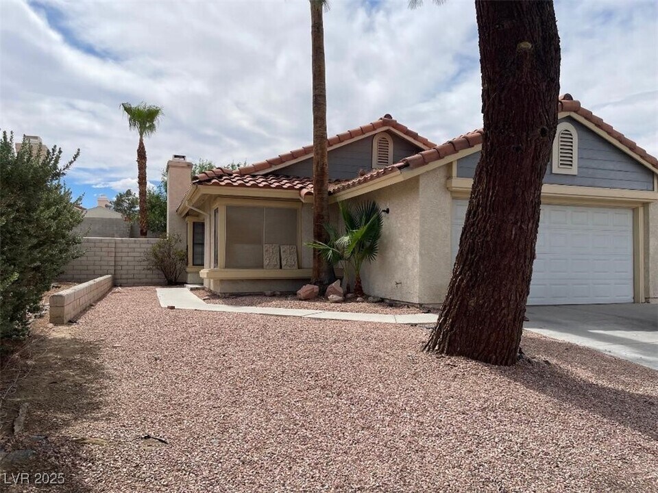 8309 Palmada Dr in Las Vegas, NV - Building Photo