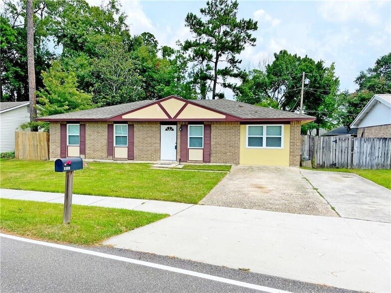 1458 Fremaux Ave in Slidell, LA - Building Photo