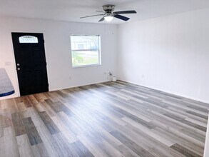 1061 Nomad Rd in Punta Gorda, FL - Building Photo - Building Photo