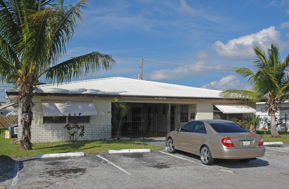 381 NW 35th Ct in Pompano Beach, FL - Building Photo