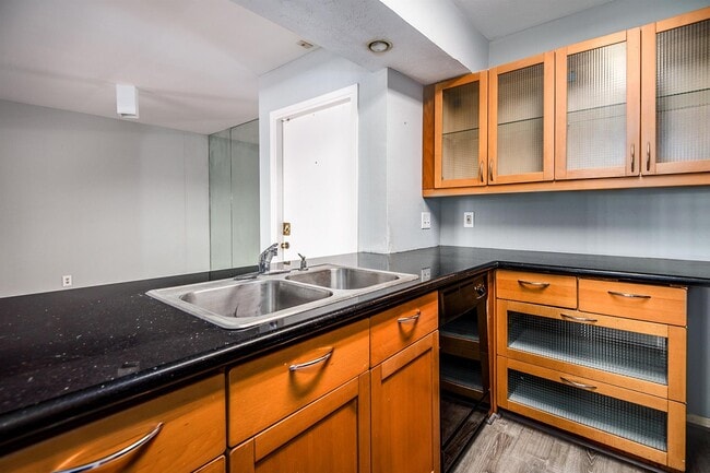 3085 Walnut Bend Ln in Houston, TX - Building Photo - Building Photo