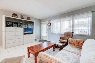 800 SW 10th Terrace in Hallandale Beach, FL - Building Photo - Building Photo