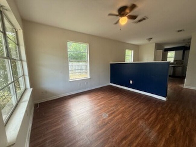 513 Centre St in San Marcos, TX - Building Photo - Building Photo