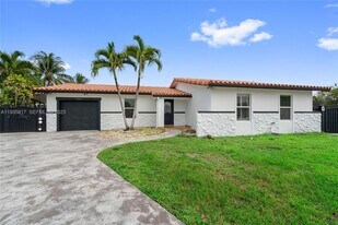 13611 SW 77th St in Miami, FL - Building Photo