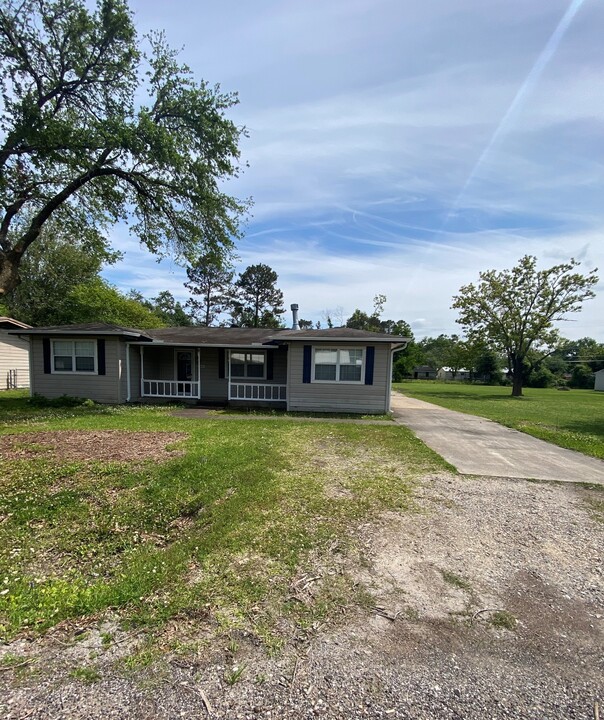 1441 Bassett St in Orange, TX - Building Photo