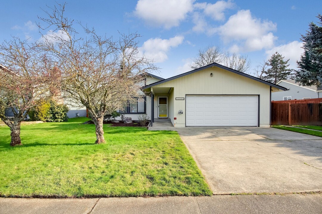 23904 14th Ave S in Des Moines, WA - Building Photo