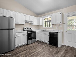 323 W Frances St in Jacksonville, NC - Building Photo - Building Photo