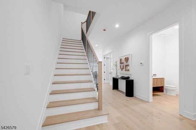 27 Feldman Ct in Paramus, NJ - Building Photo - Building Photo