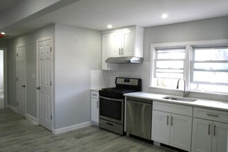 16 Butler Blvd in Elmont, NY - Building Photo - Building Photo