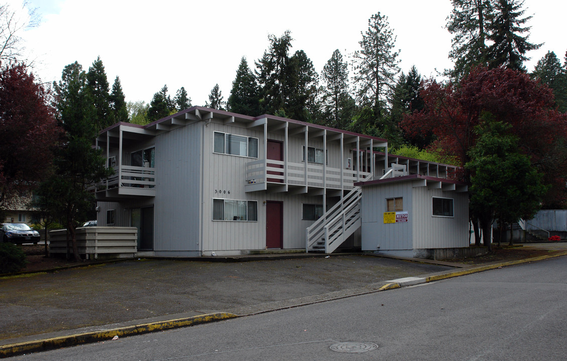 3006 W Willamette St in Eugene, OR - Building Photo