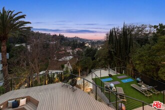 3936 Farley Ct in Los Angeles, CA - Building Photo - Building Photo