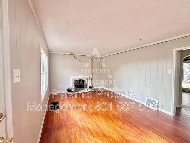 property at 1409 E Redondo Ave