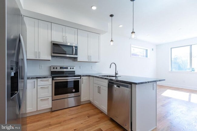 property at 505 W Norris St