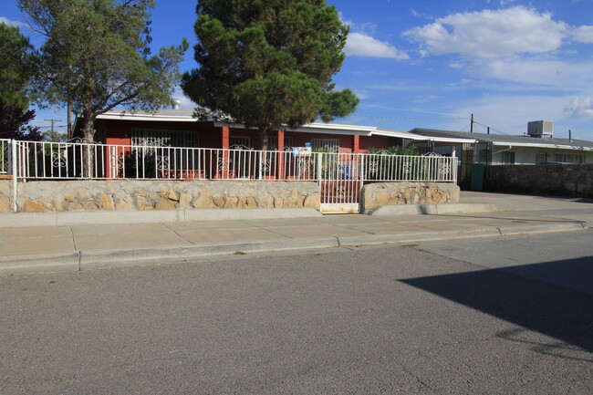 344 Mary Jeanne Ln in El Paso, TX - Foto de edificio - Building Photo