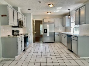 2806 Tara Ln in Ocean Springs, MS - Building Photo - Building Photo